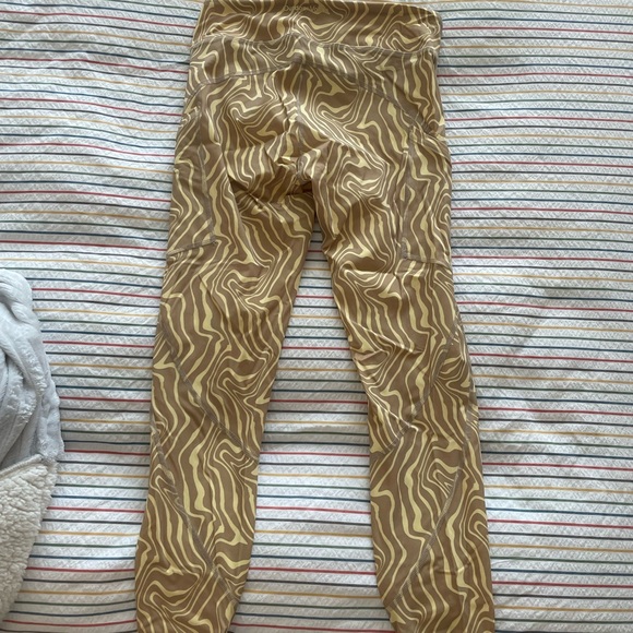 Outdoor voices  pampas swirl leggings, size M - Picture 5 of 9